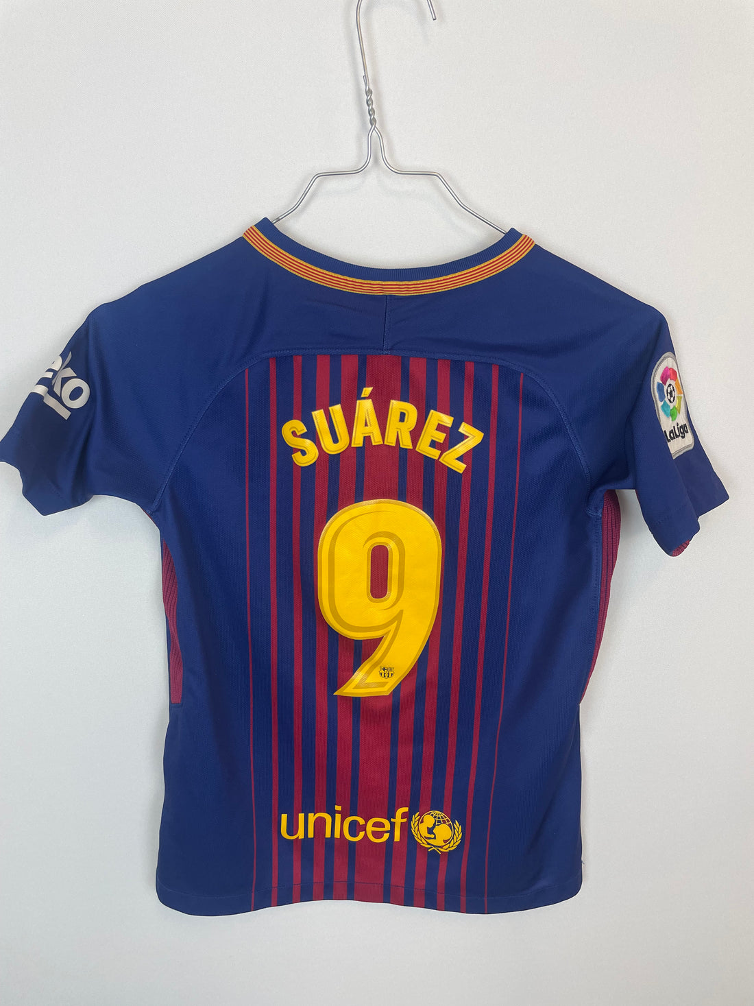 Luis Suárez FC Barcelona 17/18 hjemmebanetrøje - 9/10 år